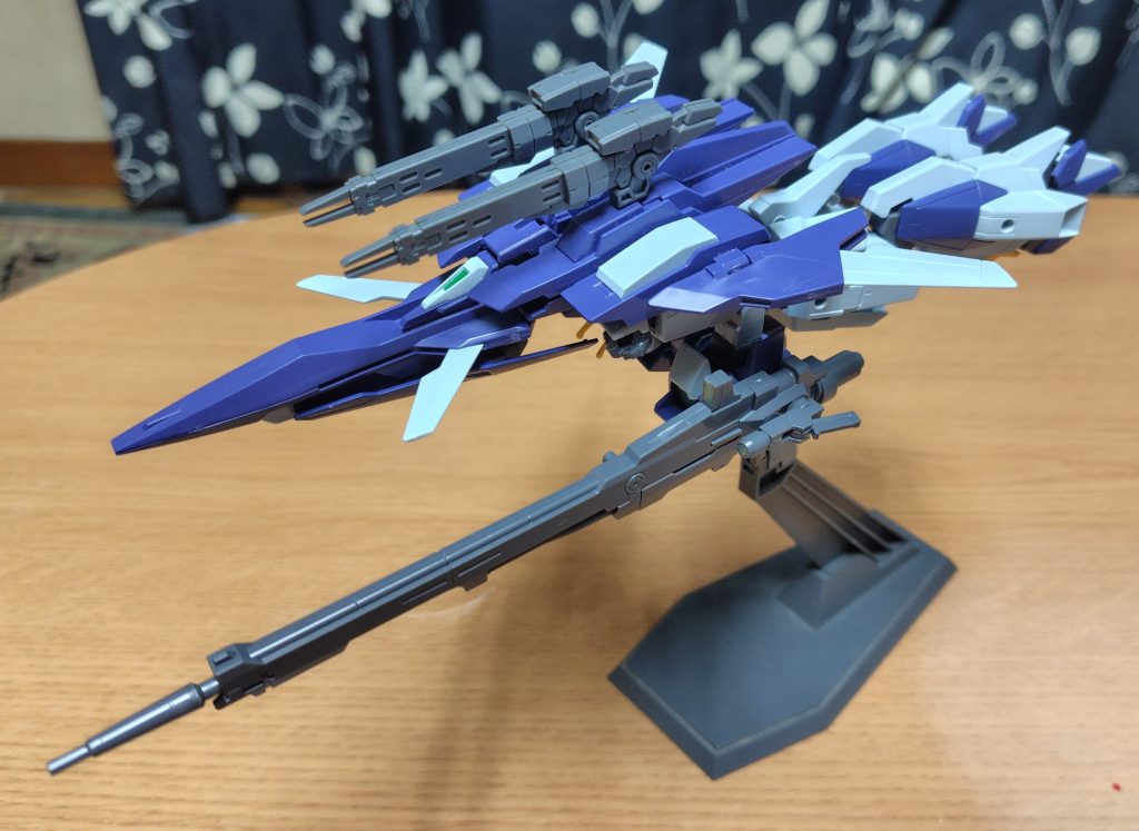 ライトニングバックウェポンシステムによるウェイヴライダー形態による航続距離延長に貢献！ミサイルやキャノンも搭載と支援機としての機能も有する。