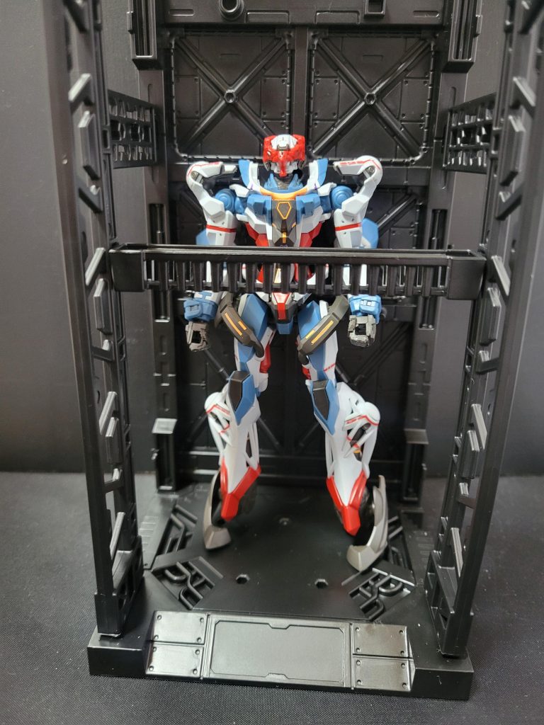 オメガ・サイコミュ起動前の頭も細かい作りです。一風変わったガンダムのデザイン故に結構苦労しましたが、作ってて面白かったです。