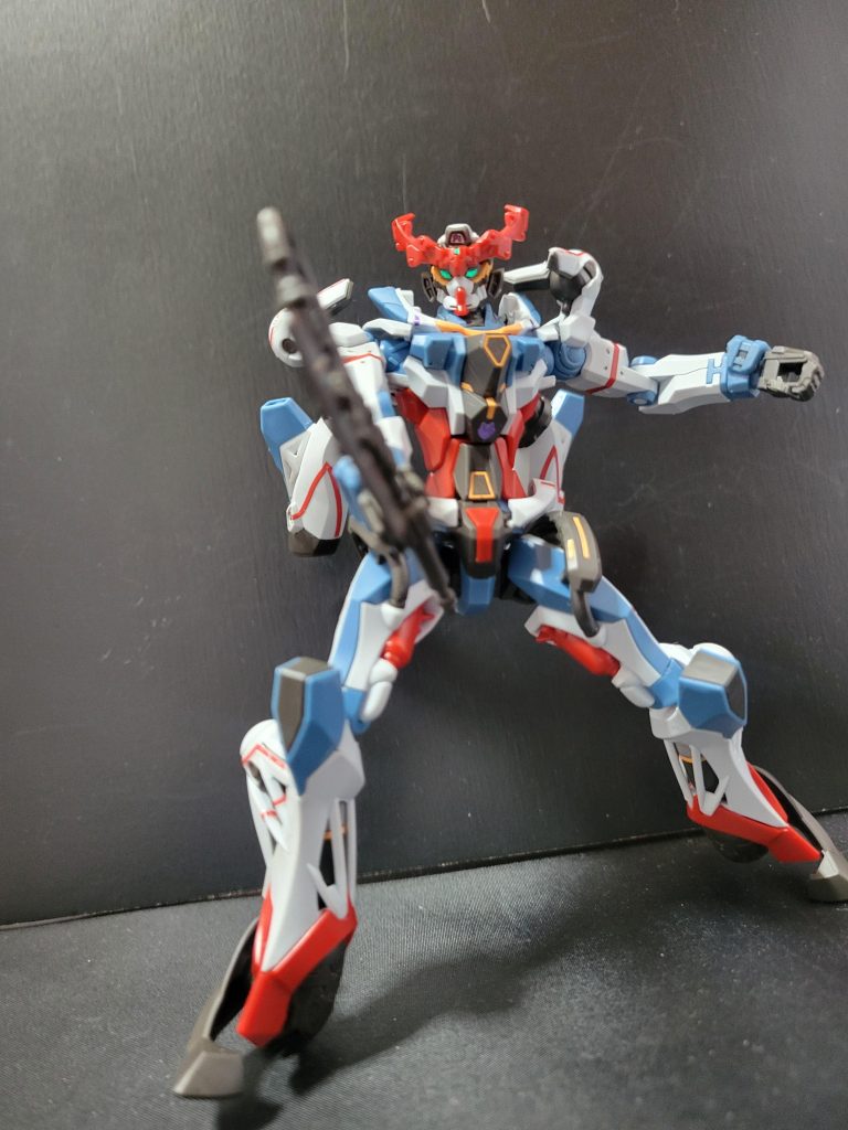 稼働域は半端ないのでよく動きます。足が既存のMSと比べるとスカスカなので自立するか不安でしたが、そんな不安を吹っ飛ばすくらいの安定感を持っていてびっくりしました。