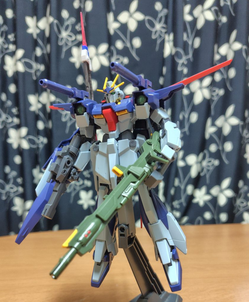 マルチプルストライカーユニットは一応装備出来る。しかし、両肩と干渉する等一苦労だった。