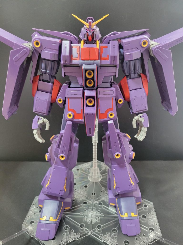 このキットはオリジナルギミックでシールドを分割して肩に取り付けれるので、カッコ良さが増し増しになります。