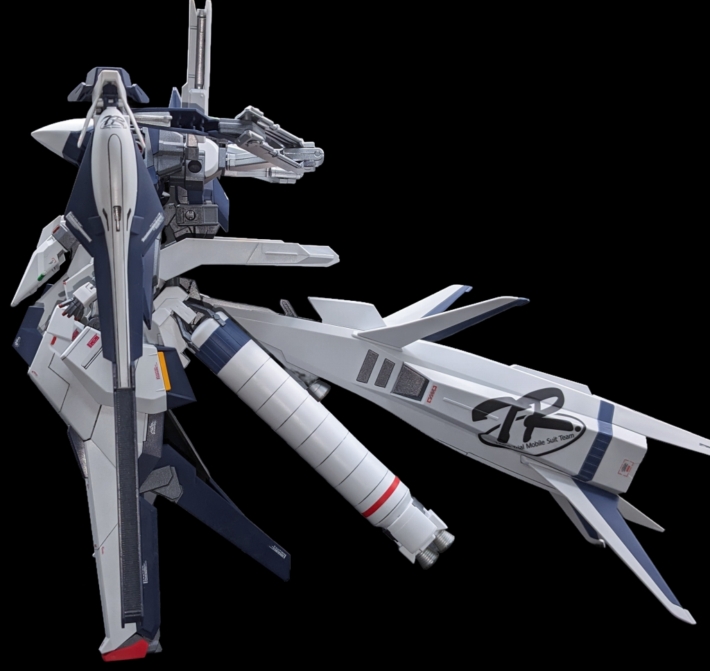 94式ベースジャバーからプロペラントタンクを拝借塗装後、軸を追加して背部ブースター可動部に差し込めるようにして取付