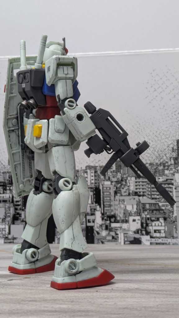 迷宮入りかと思われたこのX00失踪事件から2年後のUC.0098.10月に事態は急変。サイド6周辺宙域にてかつてのアムロ機に酷似した機体の目撃情報が多数報告されるようになり、更に同年12月にはサイド6イズマコロニー周辺宙域にてサイド6軍警察所属のネモがX00と遭遇し交戦。その結果ネモ2機が撃墜される事態となった。これを受けてサイド6側はX00およびそのパイロットを指名手配。更に軍警察MS隊には撃墜命令を下した。