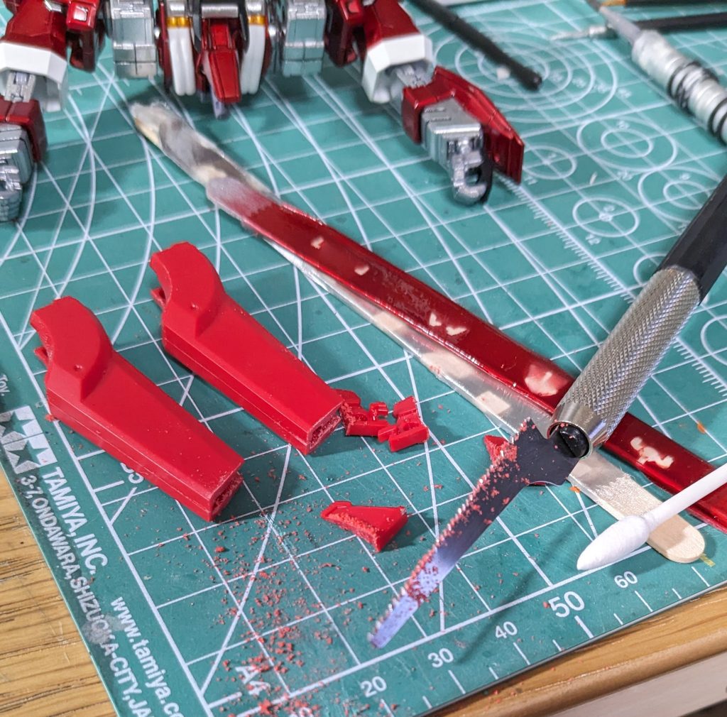 脚を曲げるとウーンドウォートの折りたたんだ脚が干渉する為、3mm程カットしています脚は結構曲げられるようにはなったけど結局ポージングしにくいのは変わらなかった…