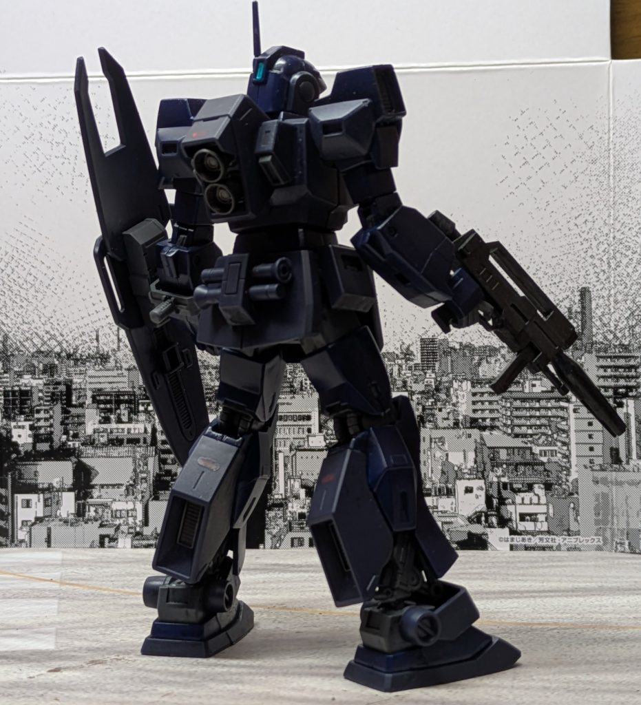 一方でサイド6側も中立にも関わらず巻き込まれた一年戦争末期のリボーコロニー核攻撃未遂事件や第一次ネオ・ジオン抗争時のイズマコロニーサイコガンダム暴走事件とMSやMAを前に民生用小型MSを改造して武装したドラケンEなどでは対処できない事件も起き、更にジャンク屋の違法MSによる賭け試合