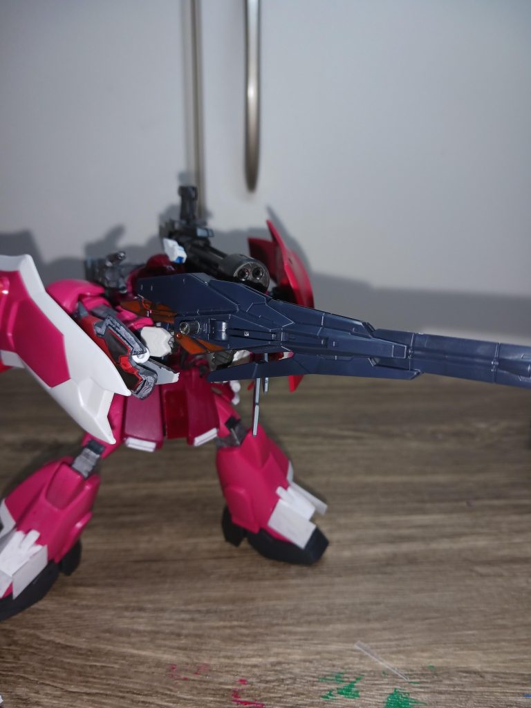 本機は、シーズン1の大戦前中に設計図が完成していたザクをベースにしていて1機のみが生産された。しかしシーズン2にカイトが搭乗するグフIIとの性能差で負けてしまい、その後にボコボコ(🥊≡)にされてしまった。そこでラダールが修復を兼ねて改修した。