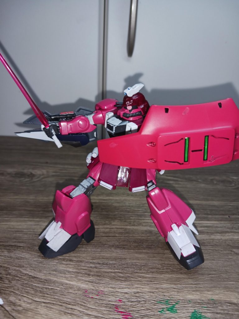 遠距離武装が多いがビームサーベルも一応付いている。今回は以上です。フォローもよろしくお願いします(絶対にフォローしに行きます!)ご覧いただきありがとうございました(gundam-kao6)(zaku-kao5)