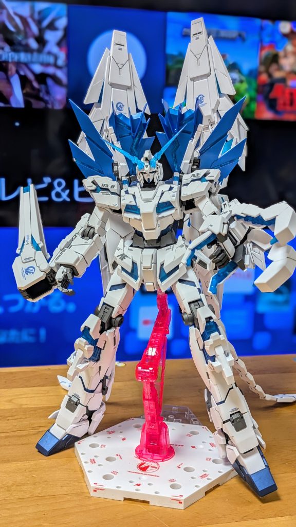 ほんとに遊ぶに遊べない程、関節ゆるゆるでポロポロ外れるし、背中のデカいやつのおかげで、ポージングとか至難の業です🥹とりあえず、パーマネントマットバーニッシュでガッチガチに固めて、なんとか保持する様になりました👍
