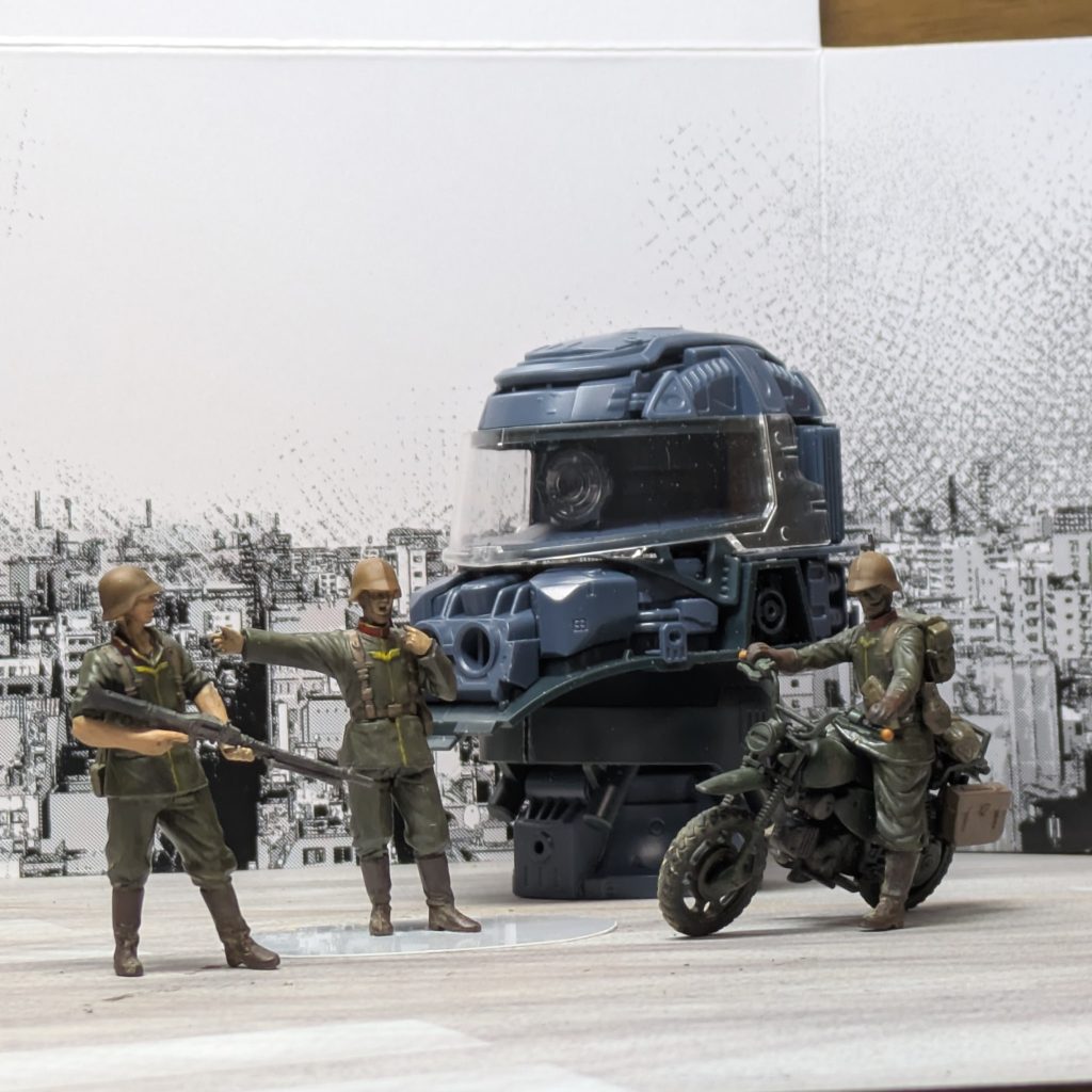 ジオン地上軍の将兵の殆どは職業軍人、徴用兵問わずコロニー育ちであり、地球の風土病に対する免疫を持っていなかった。勿論ジオン軍側もそれを考慮に入れて各種薬品および医療従事者を地球へ送っていたが、それよりも早いペースで体調を崩す兵士が続出。特に衛生環境が劣悪な東南アジア、南米、中東、アフリカでは士気に関わる深刻な問題となっていた。更にMSを軸とした戦術も広大な地球では全軍配備は難しく、キャリフォルニアベースなど地球でもMSの生産が始められたが戦闘による破損や損耗とその修理、補充もあり、地球撤退までその問題は解決されなかった。このためMSがいない戦場では地の利を生かした国連軍が戦術面では有利であり戦線が硬直化。主要都市や拠点から撤退し進軍が困難な山岳地帯やジャングルなどに拠点を新たに構えた国連軍に苦しめられる結果となり、ジオンが重力戦線と命名した地球侵攻作戦はジオンの資源と人材を食い潰す泥沼の戦場となった。