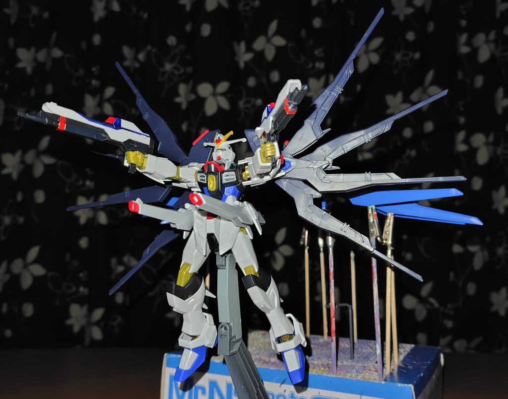 ハイマットフルバースト!!!翼のビットを外すと些か翼が貧相になってしまう他、後方のビット複数がよく見えない。