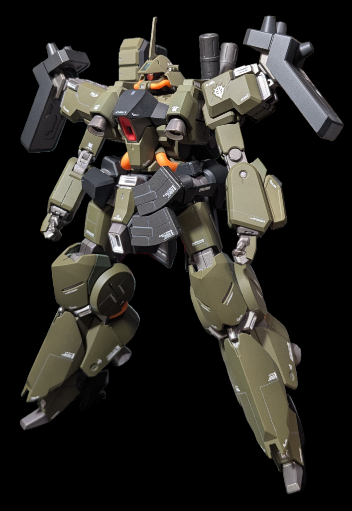 対艦装備はキットには無いものなので対艦ライフル以外は全て自作しました・HGヅダから対艦ライフルを拝借自作物・スカートのマガジンホルダー・左腕のパーツ・バックパックの追加タンクみたいなの