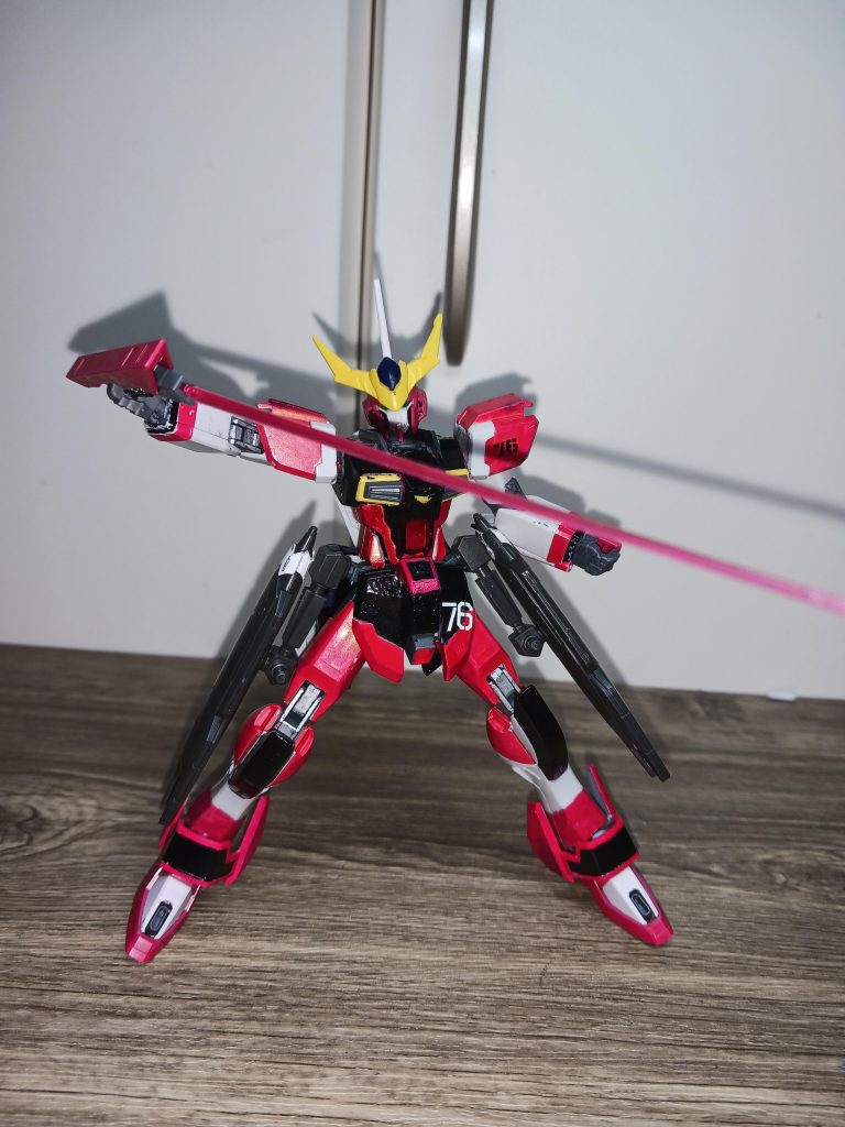 ストライカーを付けない状態だとこの、ビームサーベルブーメランしか装備されていない。しかしこの武装はサーベルとしても使える他ブーメランにもなる。