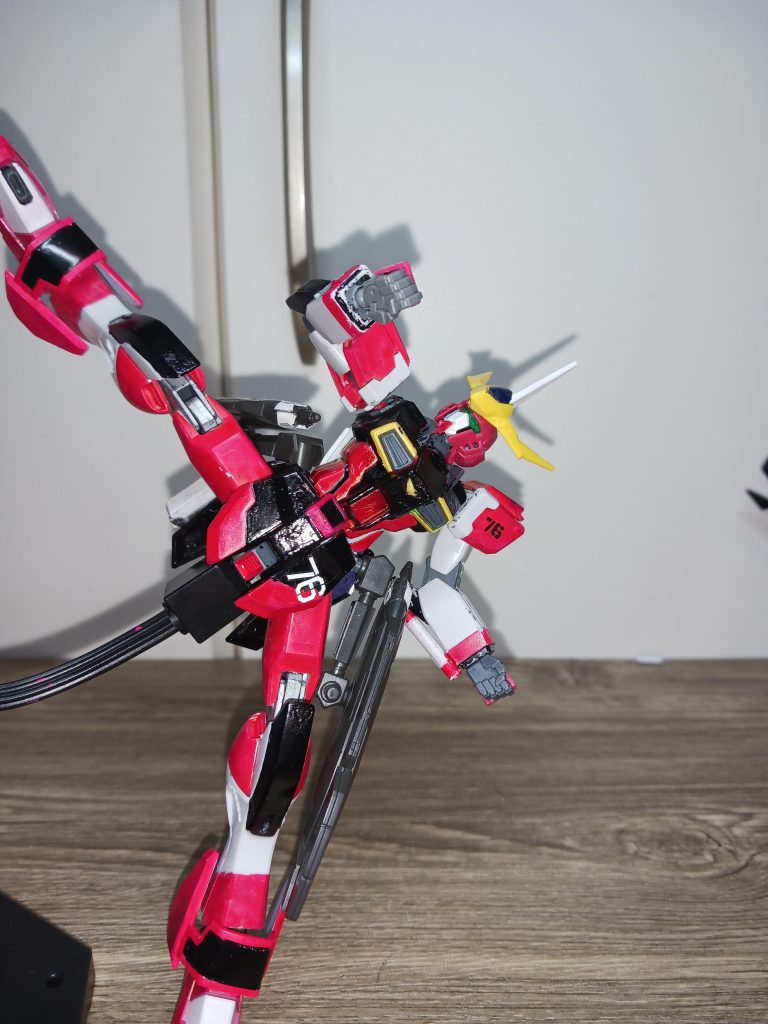 武装が少ない分格闘戦が得意。このアイデアはビルドバーニングから来ました。今回は、以上です。フォローもお願いします。ご覧いただきありがとうございました!(´▽`)