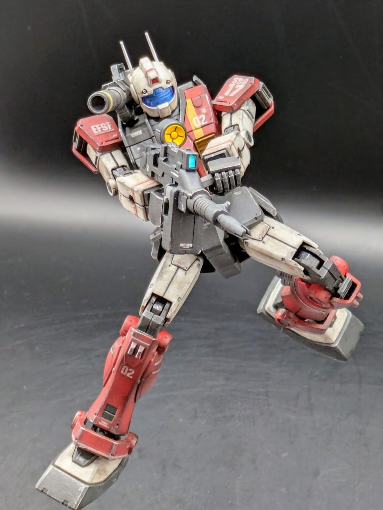 膝の凸について…陸戦型ガンダムには膝をついて射撃するときのスパイクとして凸がある。