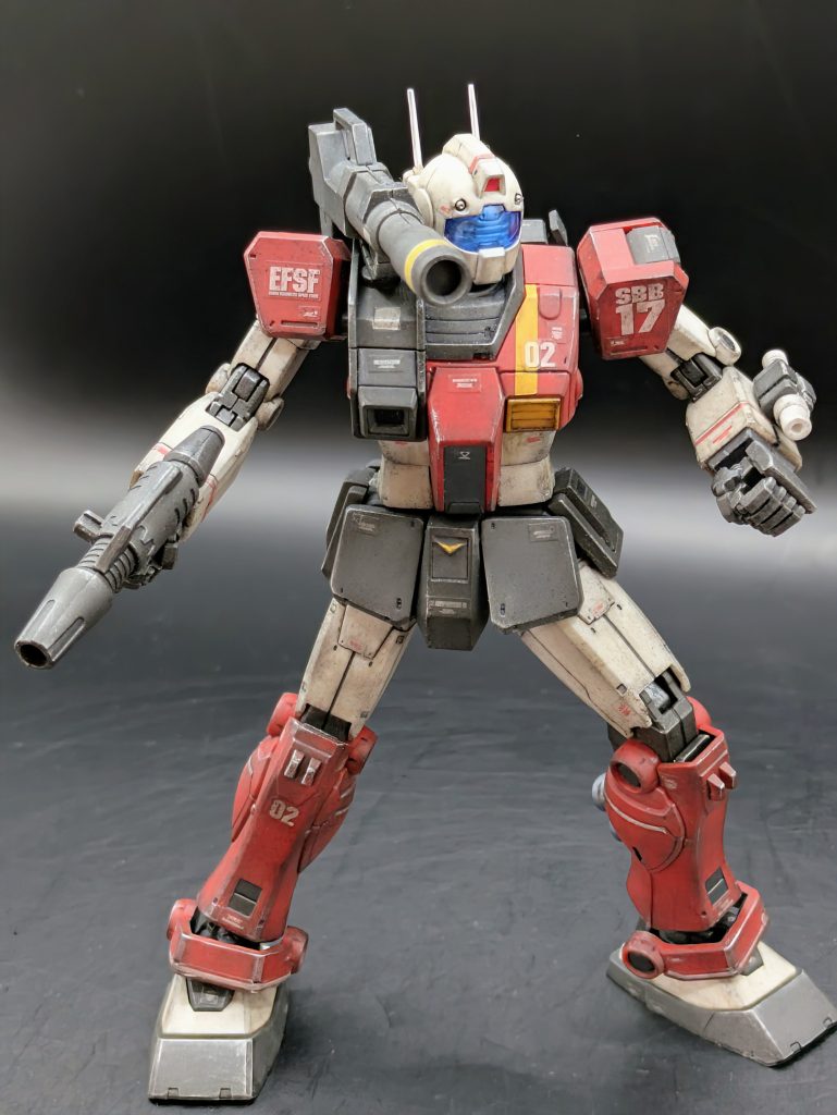 地上砲撃時のバランサーとしての重い脚装甲を外し、バーニアをマシマシって設定だそうな。 