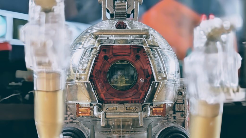 水転写デカール大好きマンなので、それも貼りたいのですが、そうなるとトップコートは必須らしいですね。しかも適当に誤魔化せるつや消しと違って、光沢系はマジでムズいとか😹そんなわけで、練習でクリアボールに缶スプレーの光沢を吹いてみたのですが、やはり粒子が目立つのと、クリア系の塗料は筆塗りが大変でした‼️😿