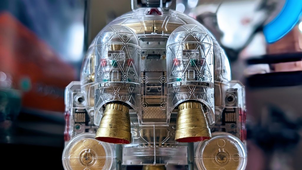 タミヤワックスでツルツル磨いてみたんですが、まぁ陽に照るとムラがすごいです、、、なんちゃってモデラーの僕にはクリアプラモはやりきれんと思いました🥹