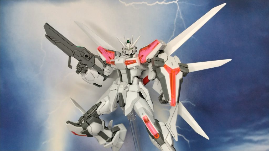 ミキシングは良いですね 改造無しで違う機体のパーツ同士を試行錯誤しながら組みあわせていくのが楽しいビルドストライクをなけなしのお金でカスタムしてた小学生の頃を思い出しました。