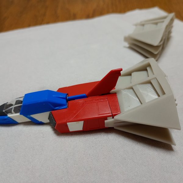 ＧＷ中に前々から製作しようとしていたコア・ブースターデジモと全パーツ出力して仮組みを行いました1枚目ざっくりと大まかに形状をラフモデリング2枚目ＭＧガンダム2.0とコア・ブースターのフィッティングを調整　ここがクリアできれば勝ったも同然3枚目ラフモデリングから本モデリングを開始デザインはカトキ版を参照にしています4枚目出力したものを仮組5枚目バックショット6枚目ガンダムちゃーん、しっかり面倒見てよね（3枚目）