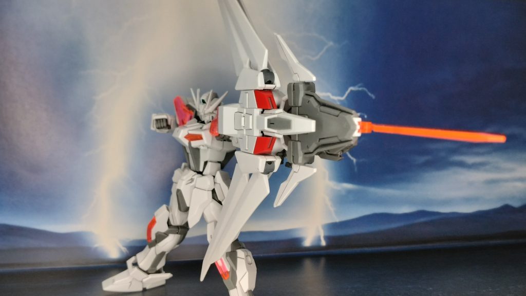 全ての武装を合体させて弓矢状のなんか強そうな武器にたぶんこれ弓矢に見せ掛けて、ウルテ〇メイトイ〇ジスみたいに武器自体が敵に特攻していくやつ