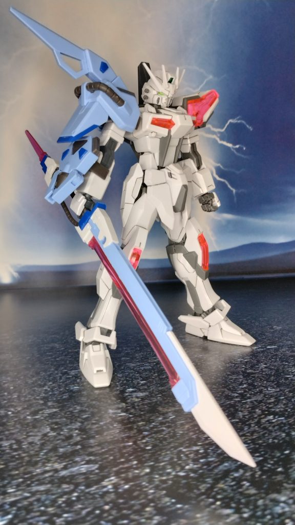 ソードストライカー付けたら格好良かった胸の増加装甲も相まって、胸から右腕にかけて鎧をまとったように見えて格好良い