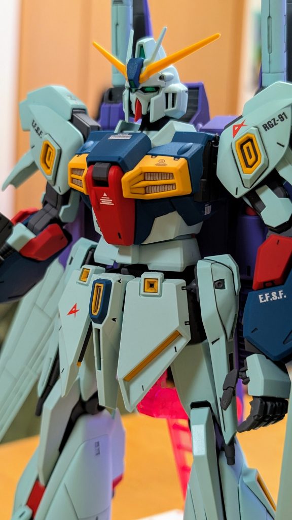 これの名前をモビルスーツ選択で知った時に、「あれ？こんな男前だったっけ？ニューガンダムいらなくね？」とか思って調べたら、このガンダム、特製だったんですね🥹