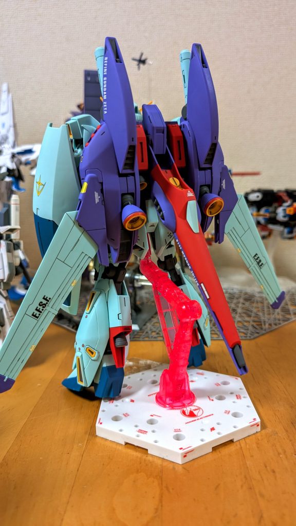 いやほんと、ちゃかしてる訳ではなくて、大好きになったので、買ってきたわけなんです👍そんで、肝心の名前はなんぞやと思っている方もいるでしょう⁉️コイツはリファイン、ガンダムゼータ、カスタム🤖そう、あの「リ・ガズィ」なのです‼️😁