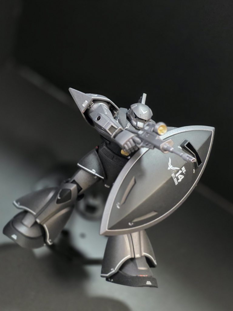 左足爪先境目の塗装剥げが気になって仕方がない。直したい。。。