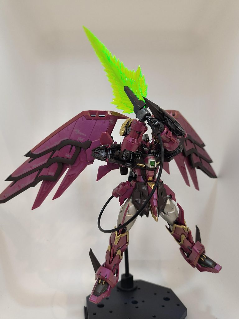 でかいビームソードはケースに収まらないので若干の振りかぶり気味で撮影