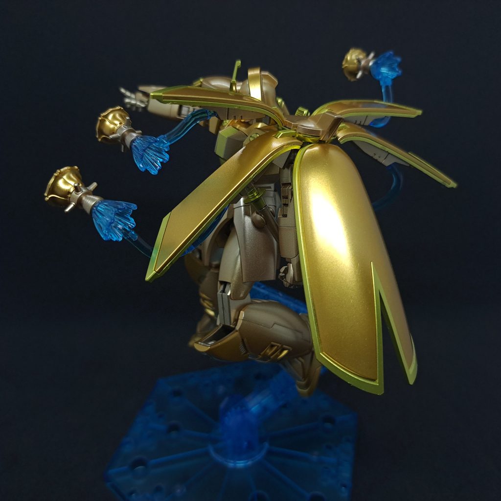 ゴッドガンダムと同じレシピで塗装したのに全然金色の感じが違って悩みましたがこれで他の3機もいきたいと思います。(ボルトガンダムはまだ発表されてませんが…)