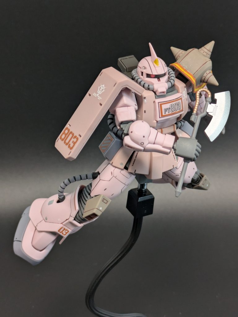 ここから幾つかポージング。ヒートホークのシルバーだけスターブライトシルバーをエアブラシ塗装しました。最初筆塗りしましたが、ムラになってしまって…😅カッパーは水性筆塗り。それ以外は成形色です。