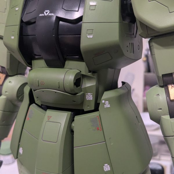 デカール貼りまで完了💡キット付属のものと、手持ちのハイキューパーツ製のをミックス。キットがデカいんで、小さいデカールは目立たない😅 汚すのも憚られるほどクリーンに仕上げ、もったいないと思うんだけど…でも汚す！メタメタに！（2枚目）