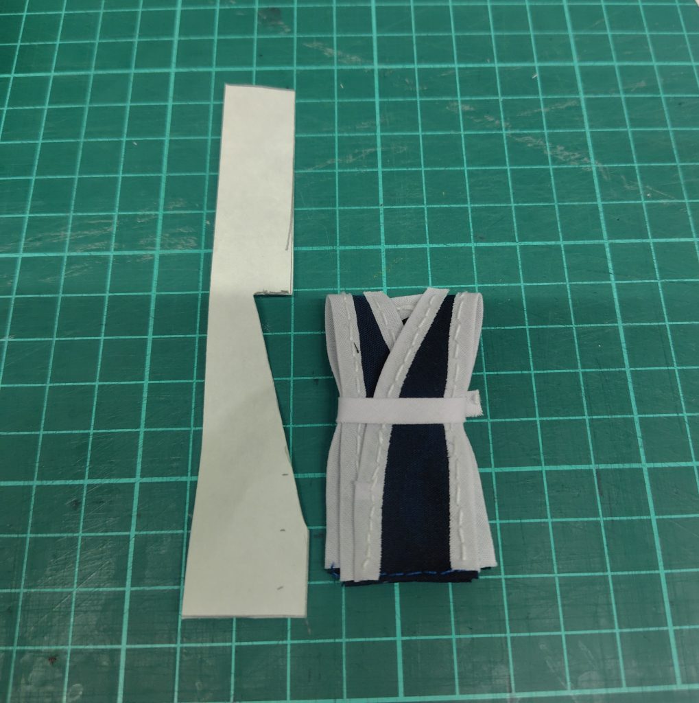 今回は型を作って製作しています(普通そうしますが…)一着約2時間くらいで作れます。因みに材料費は縫い糸を含めても400円とコスパに優れてます。