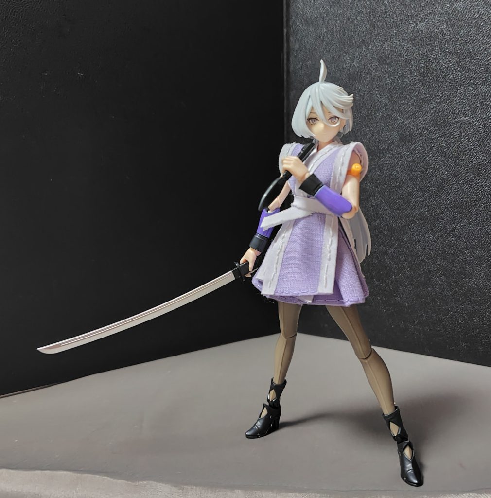 ストッキングやブーツ、腕の部分はミオリネのパーツを利用していますが、胸部や腰部は30MSのボディパーツを使用しています。