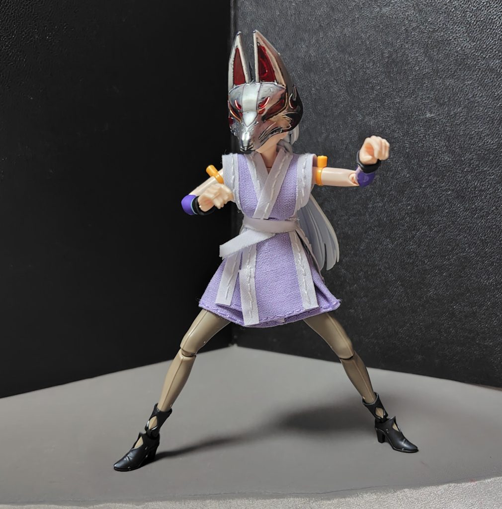 勿論キツネ仮面にもなれます。キツネ仮面は格闘戦のほうが得意なのだ。