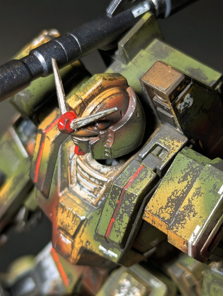 猩々さんのご友人の話が素敵で、あの一つ一つ入念なタイガー迷彩とは程遠いですが、FAも迷彩塗装が似合うだろうと思いトライしました!塗装剥がれはヒルドルブと同じでダークアイアン履帯色の剥がし残しです。あとはシルバーをちょちょいとドライブラシです