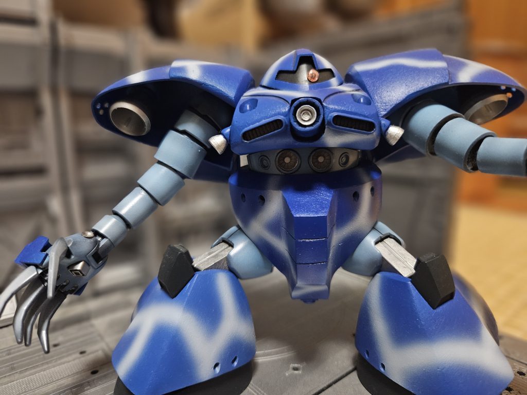 胸部メガ粒子砲、腹部メガ粒子砲ジェネレーター直結の強力なメガ粒子砲胸部魚雷対艦用の魚雷