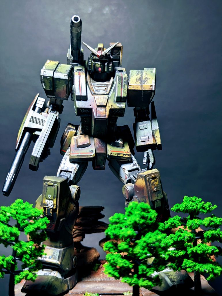 昔から大好きなフルアーマーガンダムミリタリー感満載で箱絵に惚れていました🤤完全に地上用MSと思い込んでいましたが、実際のところ対戦艦用MSとの事💧今回も妄想設定でエゥーゴから地上のカラバへ支援機という格好で作成致しました試験的にビネットも作ってみました