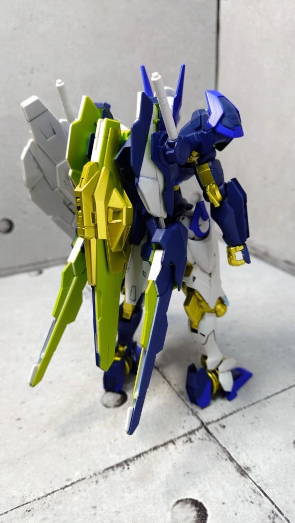 まぁ分離して背負っちゃうとなんのこっちゃって感じなんですが。でも賑やかでいい。好みでもう1個ノーマルの盾も用意。