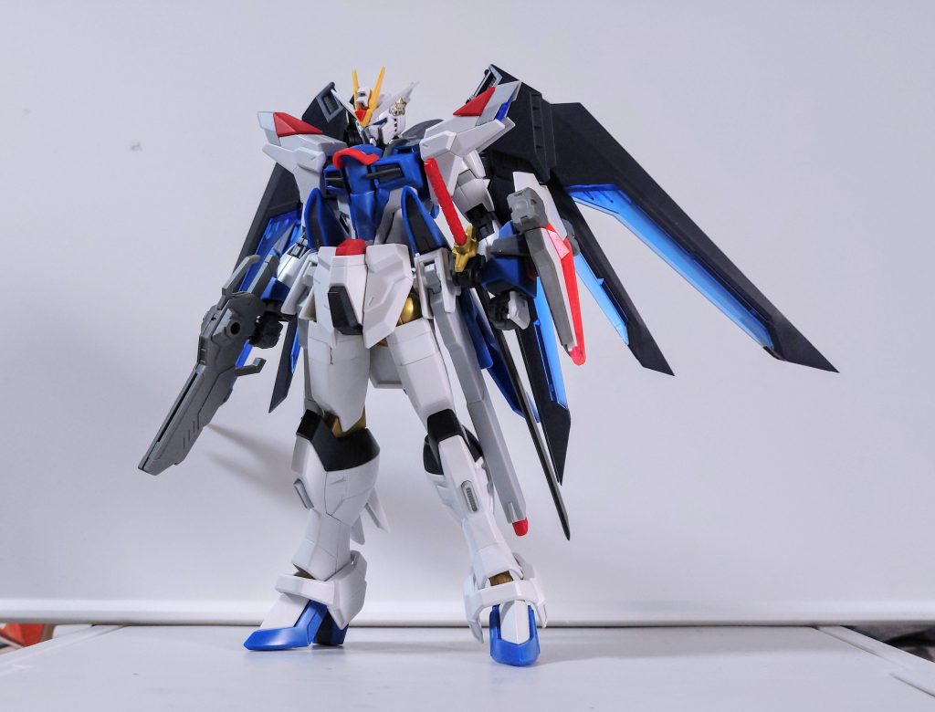 塗装前プロポーションは胴体と上腕を2.5mm、太ももで5mm延長しています。腰回りの詰まり感を解消するためにフロントスカート、レールガンをそれぞれ下に1mm ずらしました。