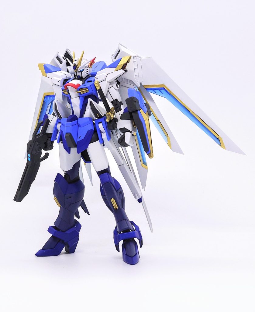 ライジングフリーダムをベースにマイティーストライクフリーダムとミキシングしています。翼の一部にはアクセントでクリアパーツを使用してみました。