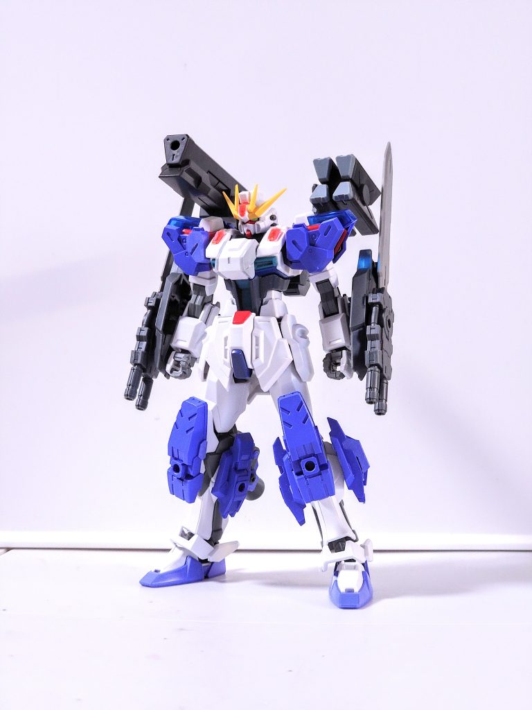 塗装前胸部装甲はプラ板とジャンクで作成。上半身の装甲はネオジム磁石で、脚部は3mm軸を使用して固定しています。