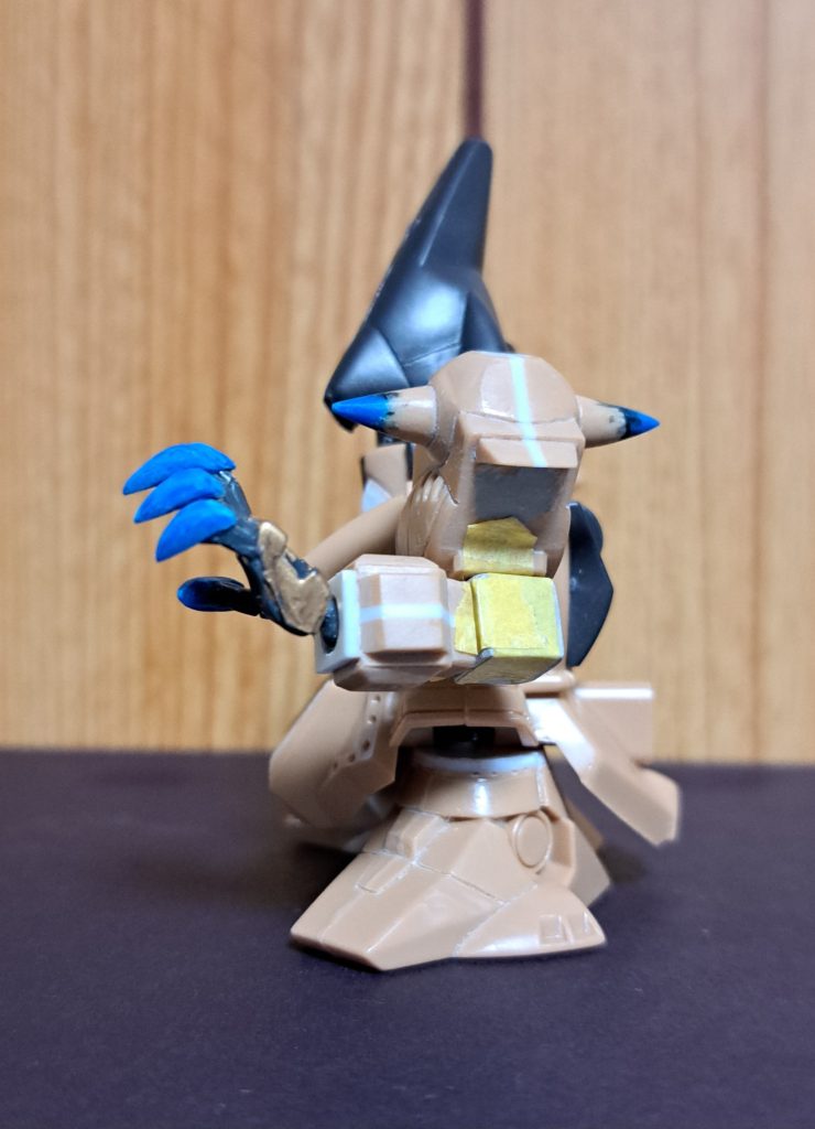 こんな感じで手を加えてあります腕は肩と腕の間にワンパーツ足して曲げてるように見えるようにしてみました複雑な可動がいらないので楽でした