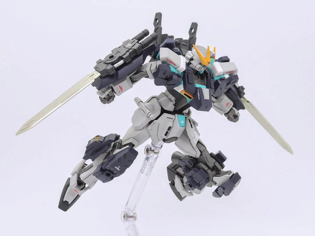 背部のミサイル、レールガンはパージ出来る設定です。