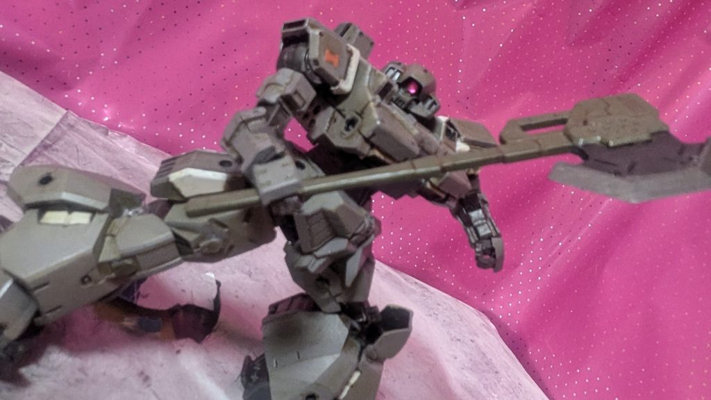 【武装②】ジャイアントハチェットこれもコトブキヤM.S.Gのライフル&アックス(絶版品!)のアックスを加工して手に持たせてます。