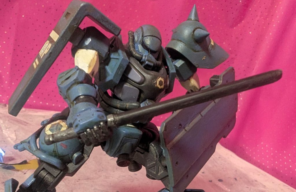 ◯大型特殊電磁警棒&ライアットシールド。従来型よりも大型になった電磁警棒はビームサーベルグリップに3ミリプラ棒を取り付けてます。ライアットシールドはコトブキヤのバリスティックシールドをそのまま流用です。