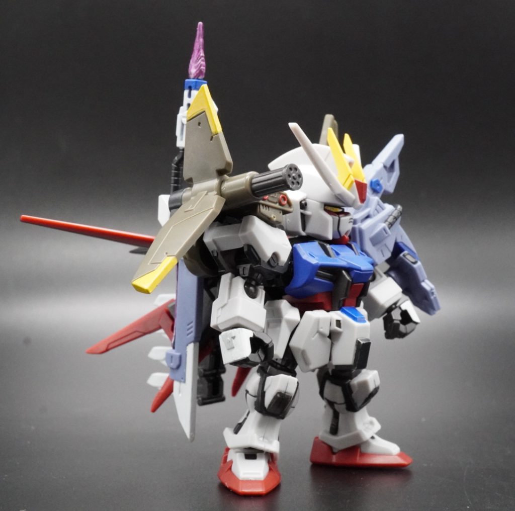 できるかぎり、水性ガンダムカラーを使用。半光沢で、成形色に近い感じで、筆塗りしやすいのと、調色しなくても、近い雰囲気はでるので、おすすめです。