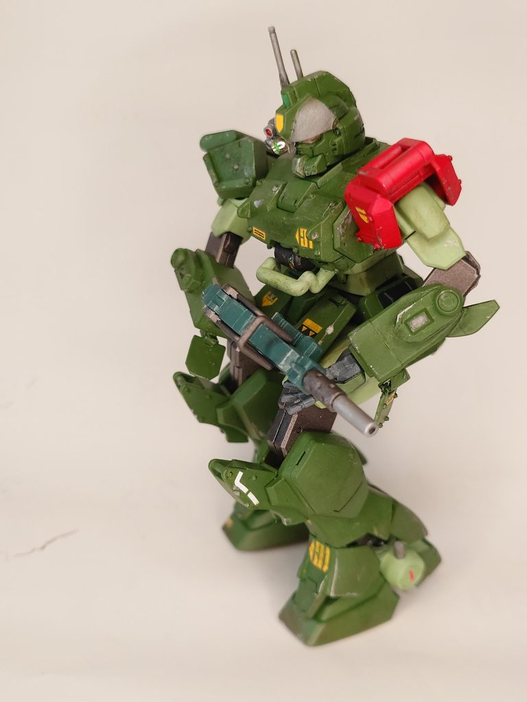 ローラーダッシュ!デカールはスコープドッグ用を使いましたが、切れやすく、何枚かは切れたのを合わせて貼っています。