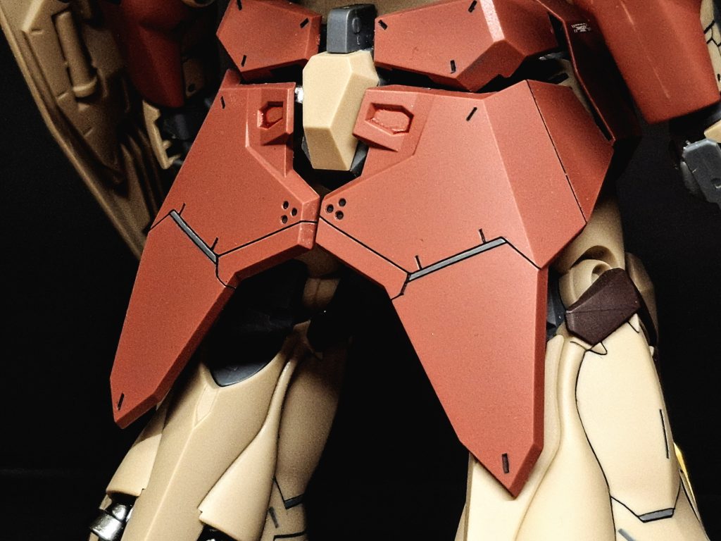 このリアスカートは昔テキトーに掘ってあったスジボリをどうにかして掘り直してそれらしくなるように頑張りましたッ!!!実は線1本しか引いていなかったので手が付け加えやすかったですッ!!!