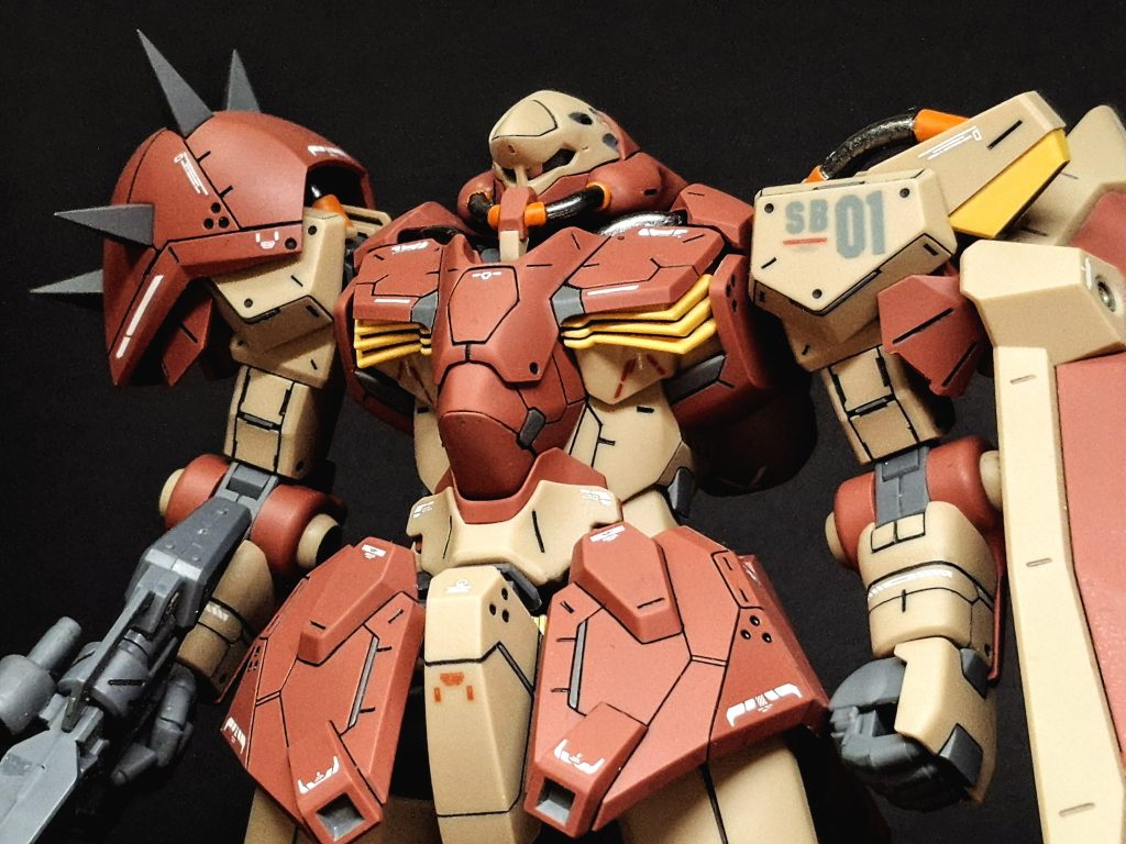 上半身はこんな感じで、密度マシマシにしましたッ!!!!!!!!でもメッサーはハンドパーツがいようにでかくて、尚且つ間接はユルユルなので色々たいへんですね。肩のスパイクはプラ板で、延長してますッ!!!